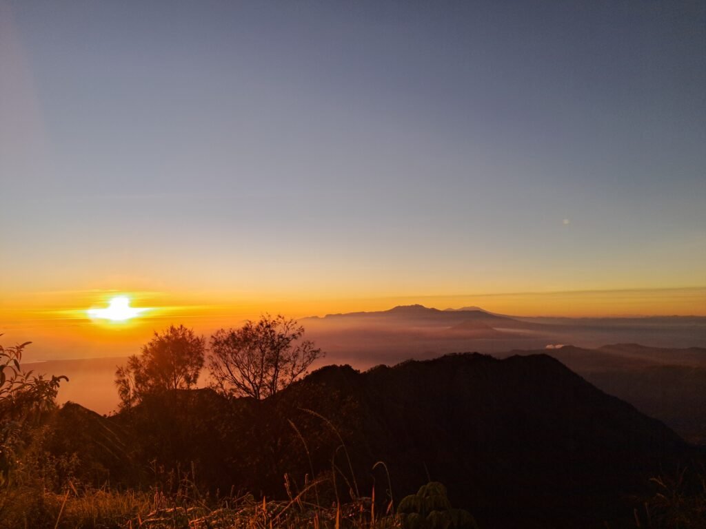 Bukit rogowulan sunrise bromo